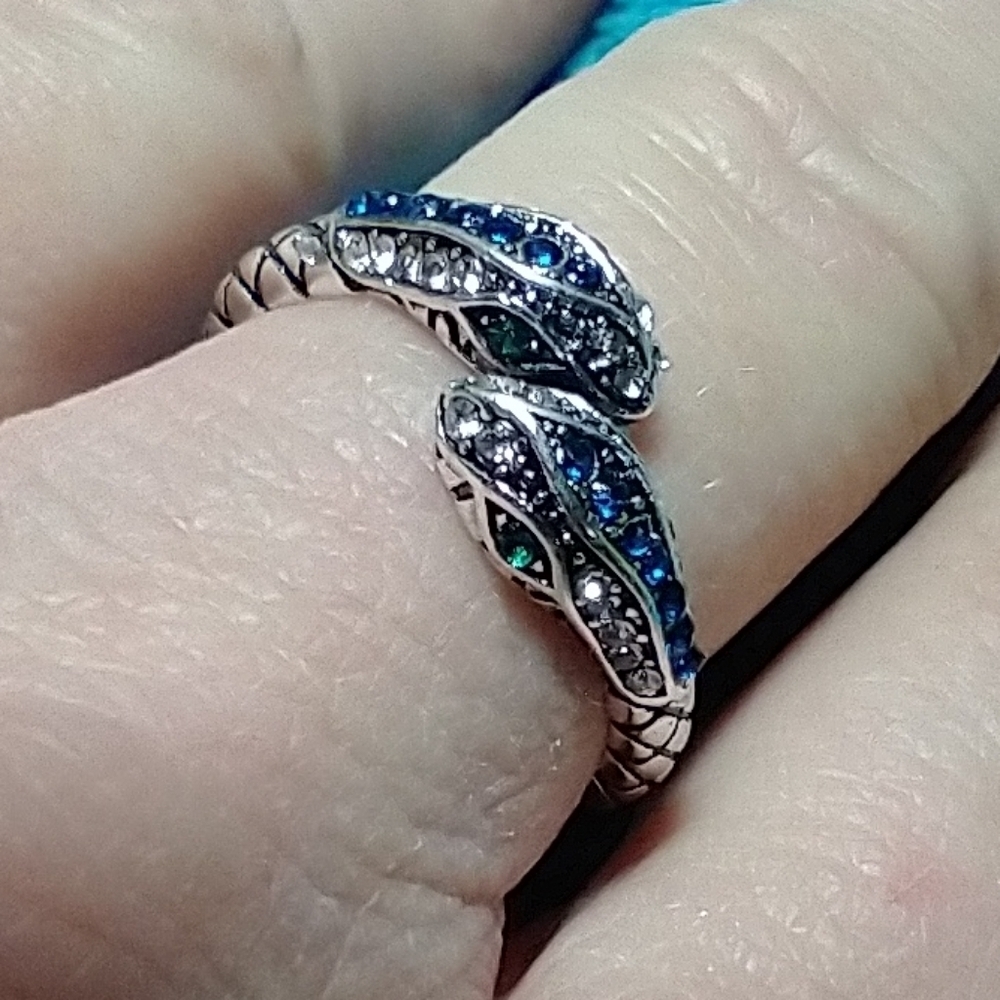 Silvertone snake crystal adjustable head ring blue green